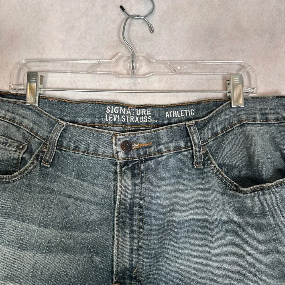 Signature Levi Strauss Jeans Mens 38x34 Athletic Fit Blue Denim Good Stretch